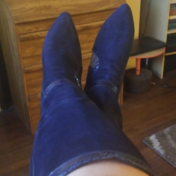 Impo suede & snake trim gorgeous tall boots, Size 7/12 - Picture 2 of 8